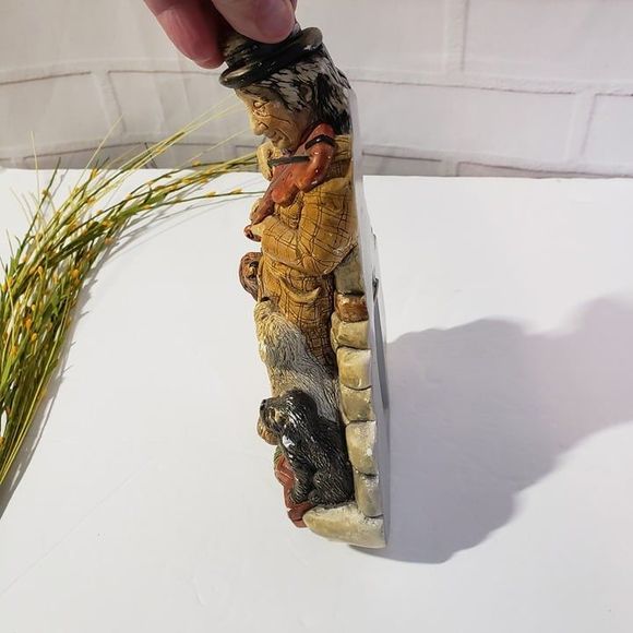 Vintage Made in Congleton England Chalkware Tramp with Dogs Wall Hanging Decor - Picture 4 of 12